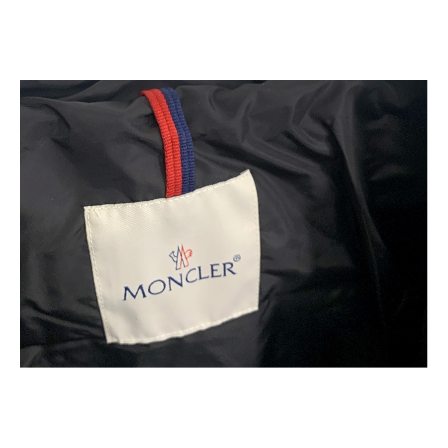 Moncler Cinched-Waist Fur-Trim Hooded Puffer Jacket | Black | Sculpted Silhouette
