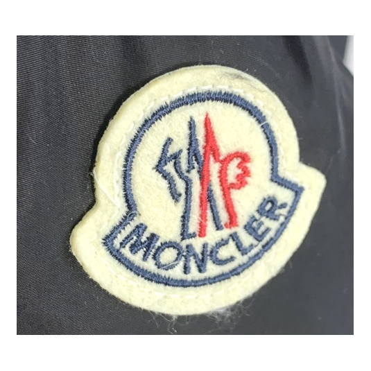 Moncler Cinched-Waist Fur-Trim Hooded Puffer Jacket | Black | Sculpted Silhouette